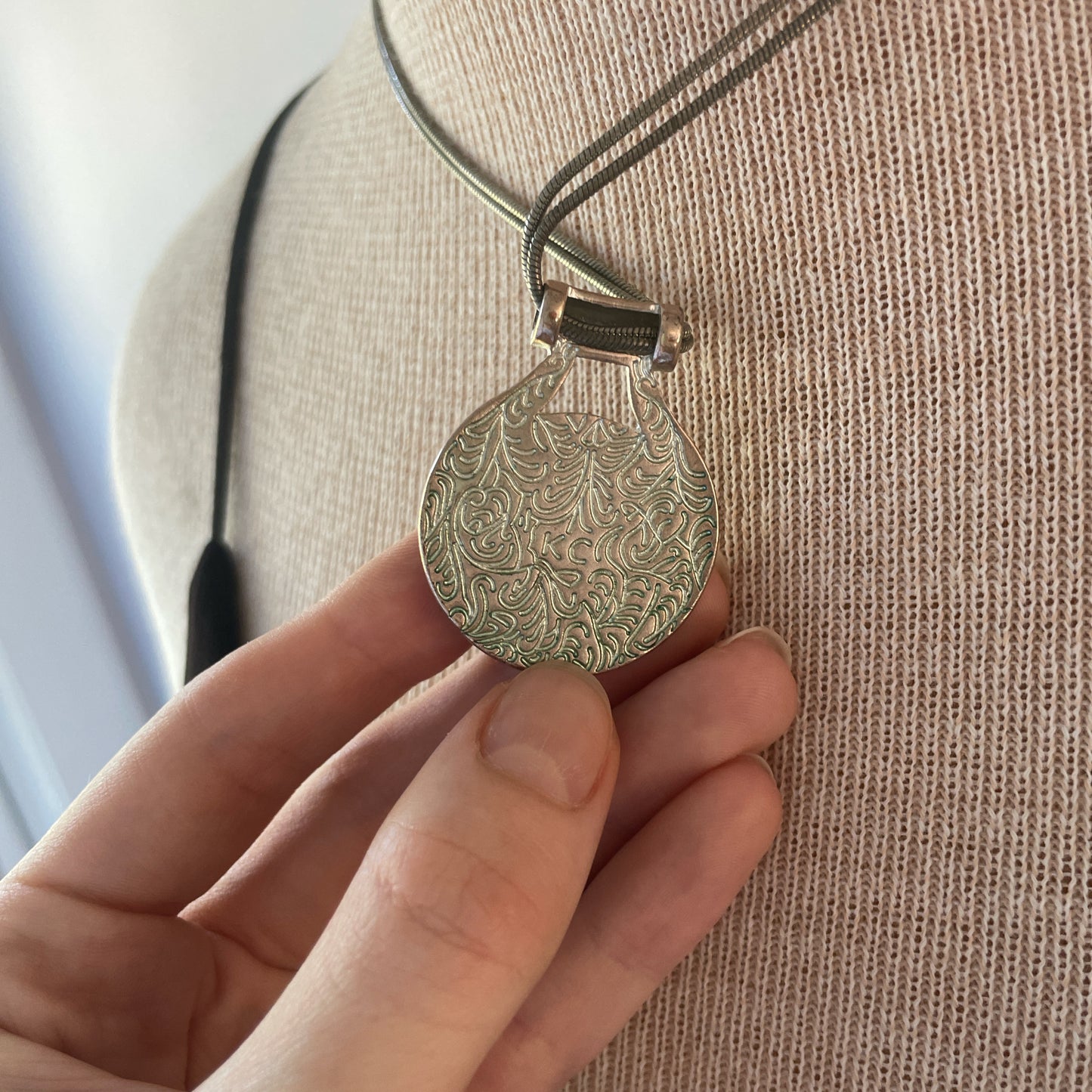 Moonstone like Pendant Necklace